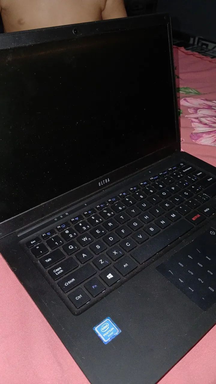 Notbook semi novo ultra. 