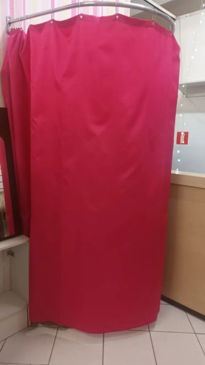 Arco provador de loja com cortina