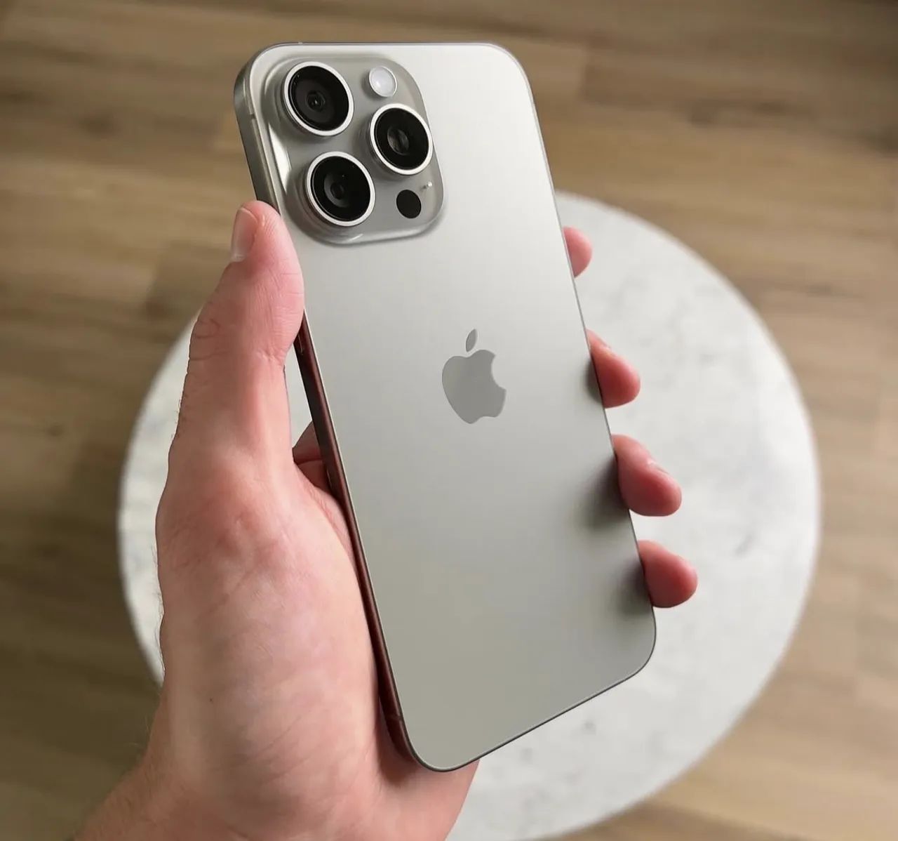 iPhone 15 pro semi novo com garantia da loja 