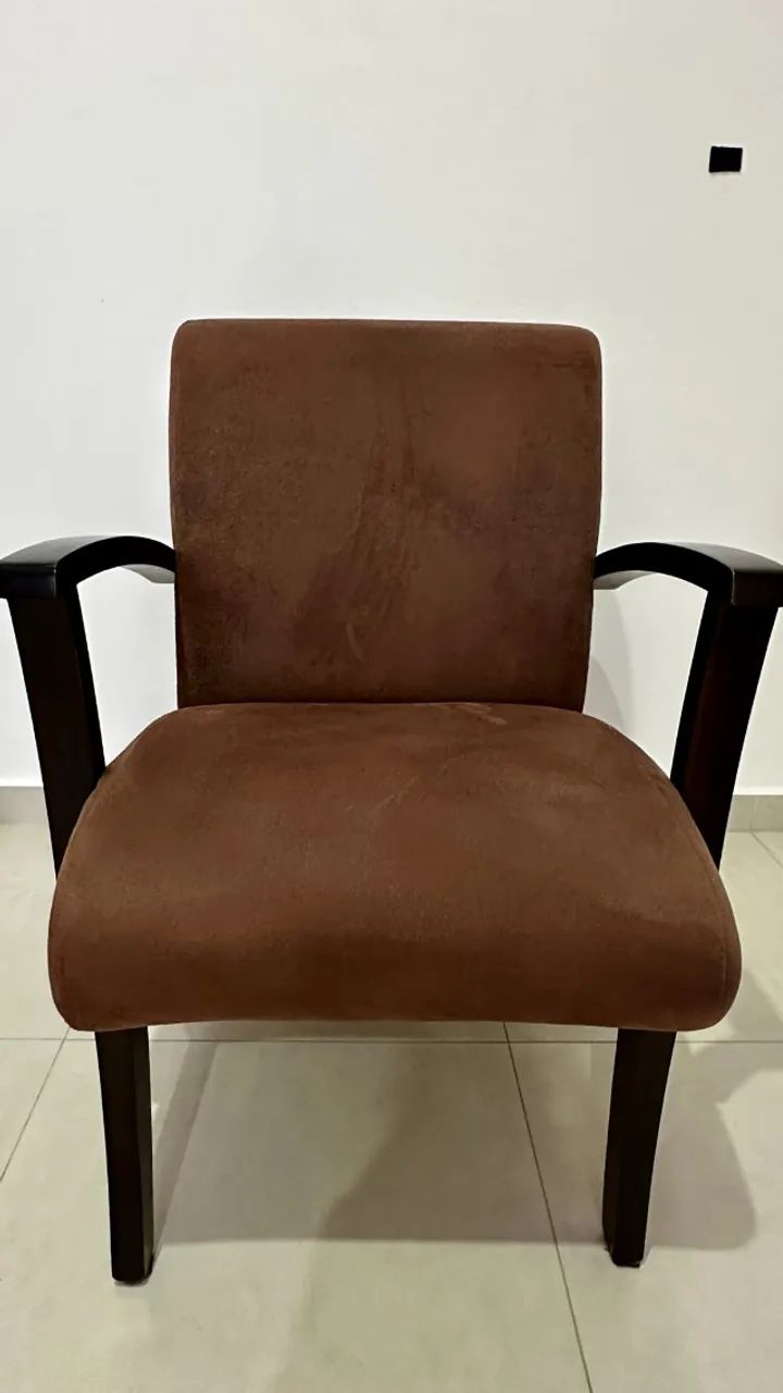 Conjunto com 4 cadeiras estofadas + 2 poltronas em ótimo estado de conservação - Foto 4