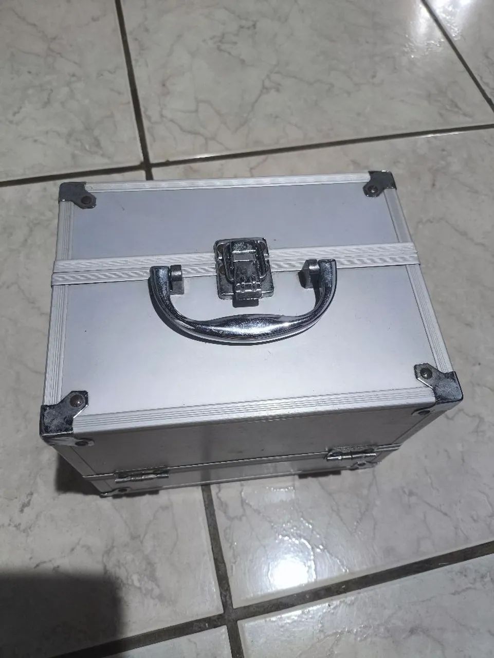 Maleta de maquiagem com espelho
