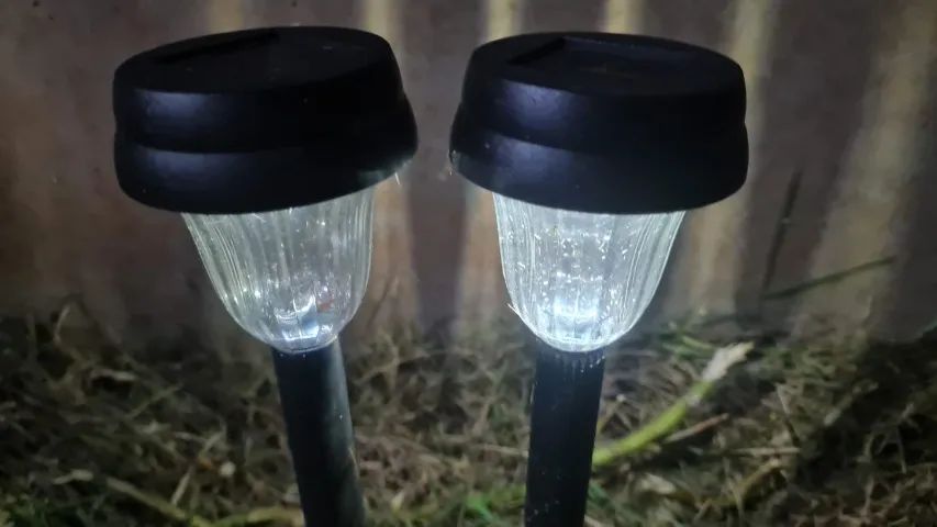 Kit duas luminárias solares para jardim 