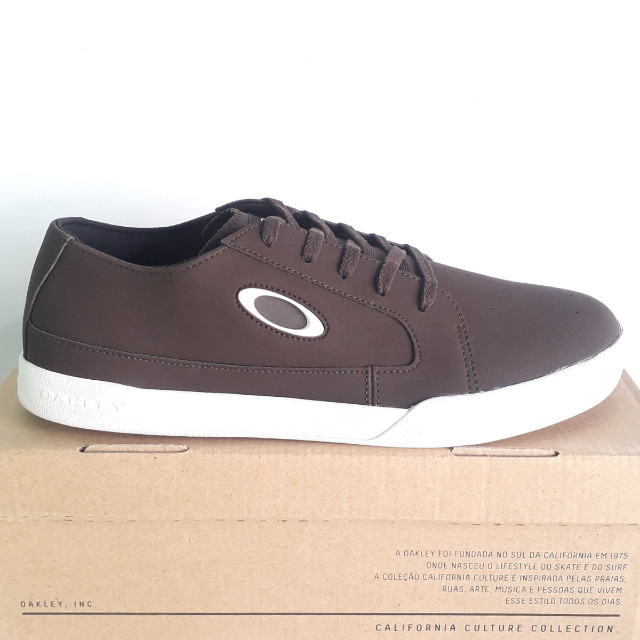 dobry Zamieszki niezdarny tenis oakley masculino marrom Pełzanie mgła  Zwiększyć