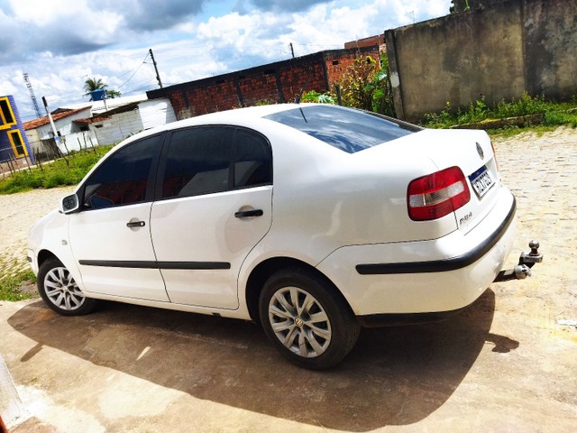 VENDO POLO SEDAN ANO 2003