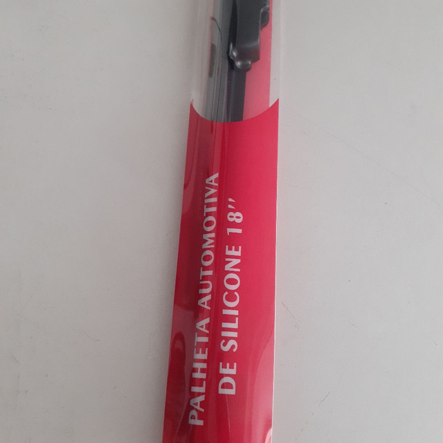 Palheta de silicone universal 18". Nova. Colocada. R$ 40,00, cada.