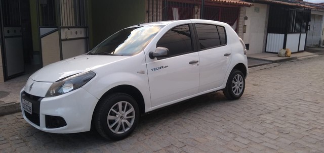 SANDEIRO 1.0 COMPLETO O CARRO TÁ AV MARIA QUITÉRIA 2933 MENUDO VEÍCULOS