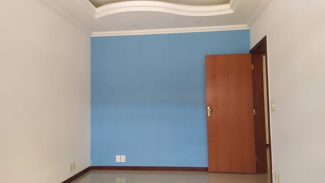 EXCELENTE CASA 04 QUARTOS COM 02 SUITES.