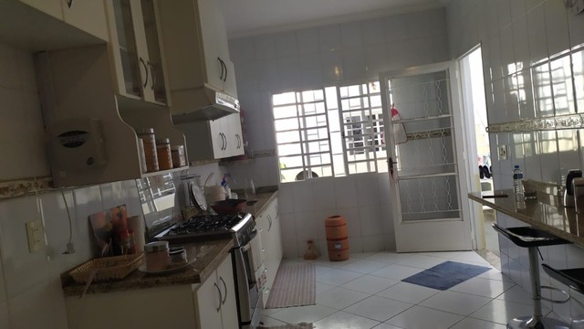 EXCELENTE CASA 04 QUARTOS COM 02 SUITES. - Foto 4