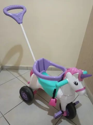 Triciclo Infantil Empurrador Unicórnio Fantasy Calesita Rosa