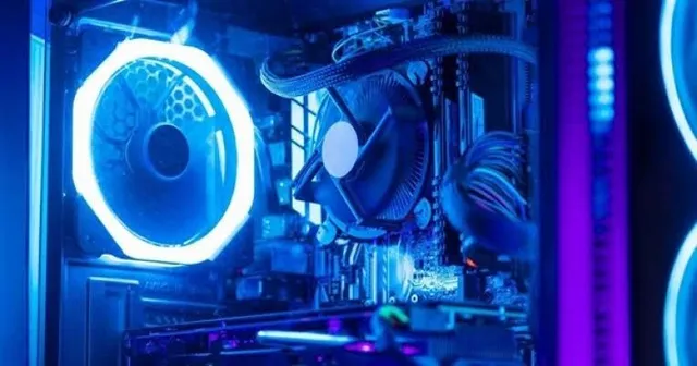 Torre De Pc Para Jogos Em Close Com Motherboard Instalada Dentro E Slogan  Seja Legal Ser Gamer Imagem Editorial - Imagem de sistema, ferragem:  208947405