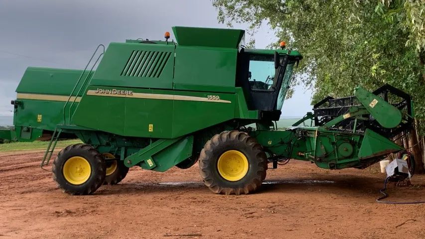 Colheitadeira John Deere 1550