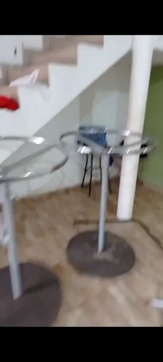Arara de bota roupa giratória