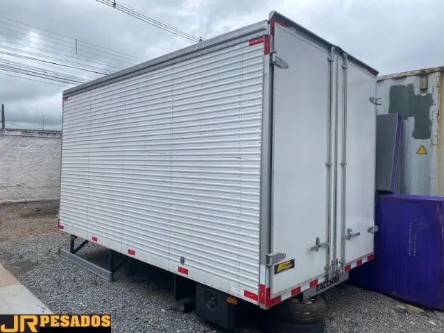 baú sobre chassi facchini ano 2015 seminovo 4.15m x 2.30m chapa xadrez