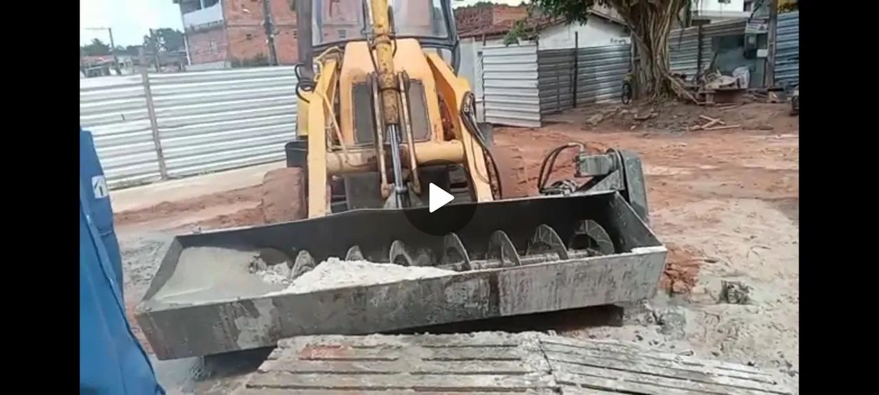 Retroescavadeira Randon com implemento - Foto 5