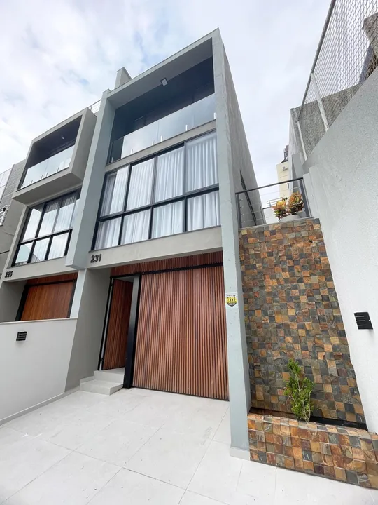 Casa nova,270m2,3suites,5 minutos Beira mar Shopping
