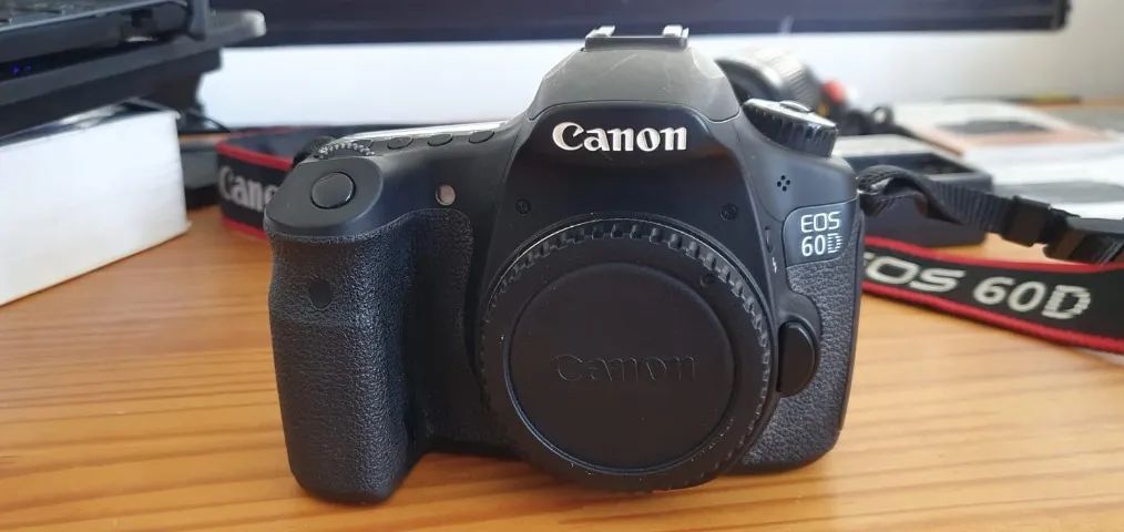 Kit Canon EOS 60D + Lente EF-S 55-250mm IS II - Profissional Kit Canon EOS 60D + Lente EF-S 55-250mm IS II - Profissional