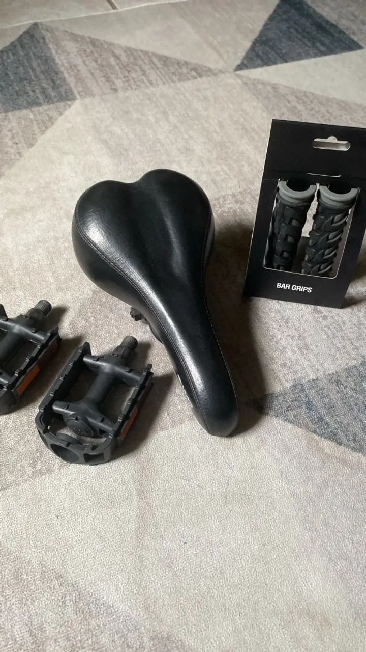 Vendo kit Bicicleta com Selim, Par de pedal rosca fina e par de luvas Invictus - Foto 3