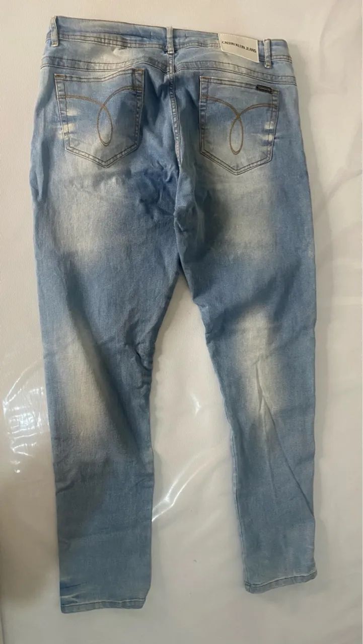 Calça Calvin Klein Jeans seminova tamanho 46 - Foto 3