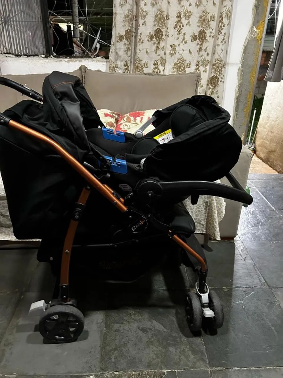 Carrinho de bebê com bebê conforto 2 em 1 burigotto travel - Preto com cobre