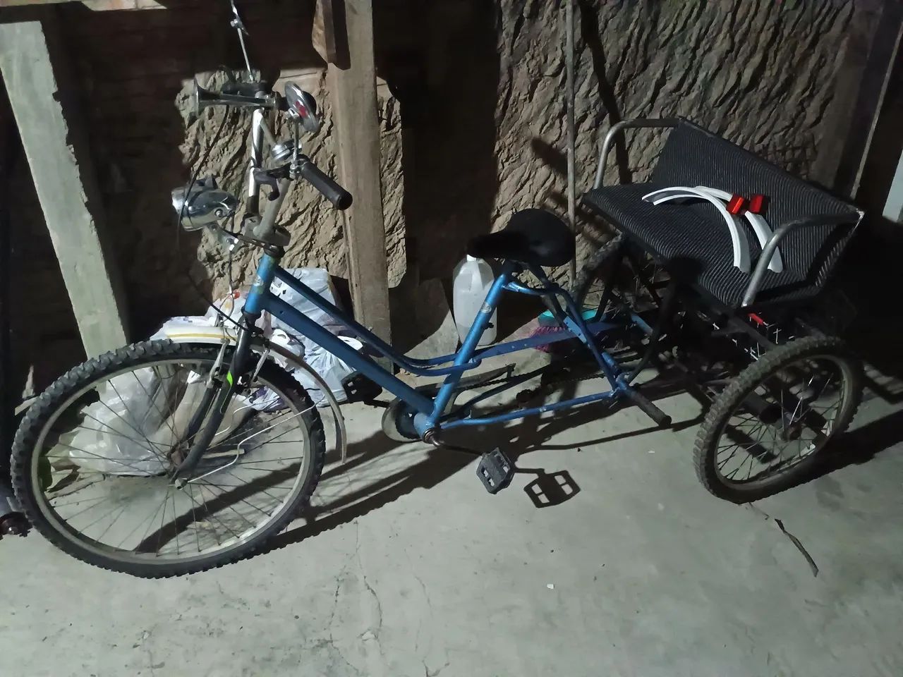 Triciclo bicicleta 3 lugares ótimo estado barbada 