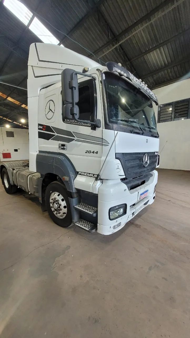 Mercedes Benz Axor 2044 - 4x2 - 2010/2011 - Foto 2