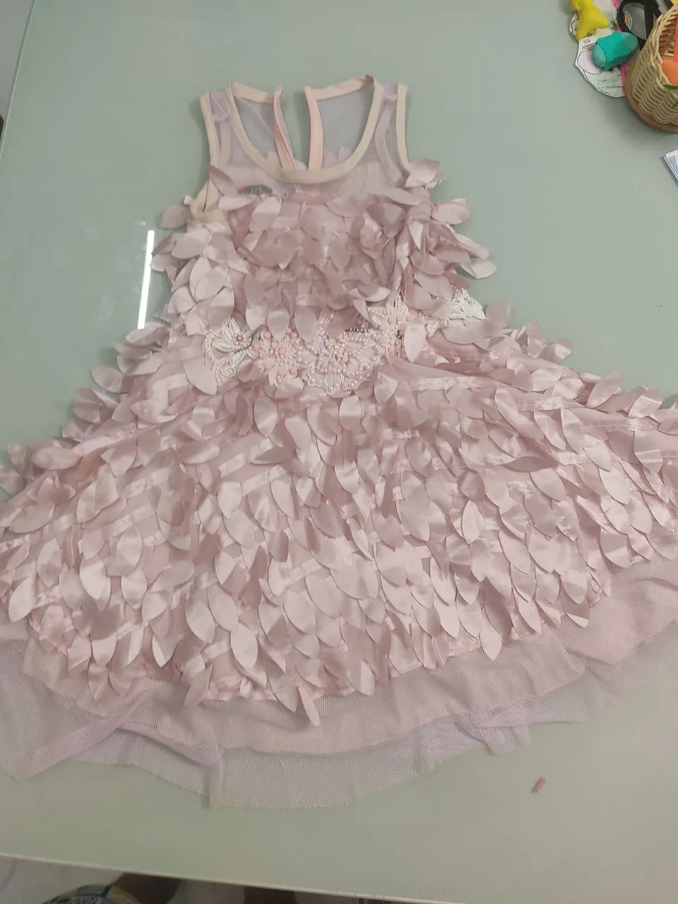 Vestido Infantil Rosa com Detalhes Delicados