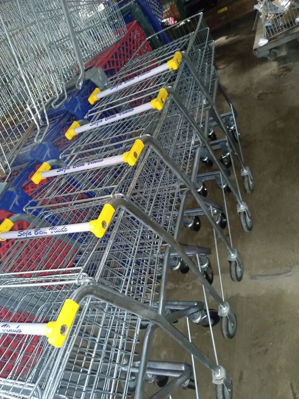 Carrinhos de mercado novos 