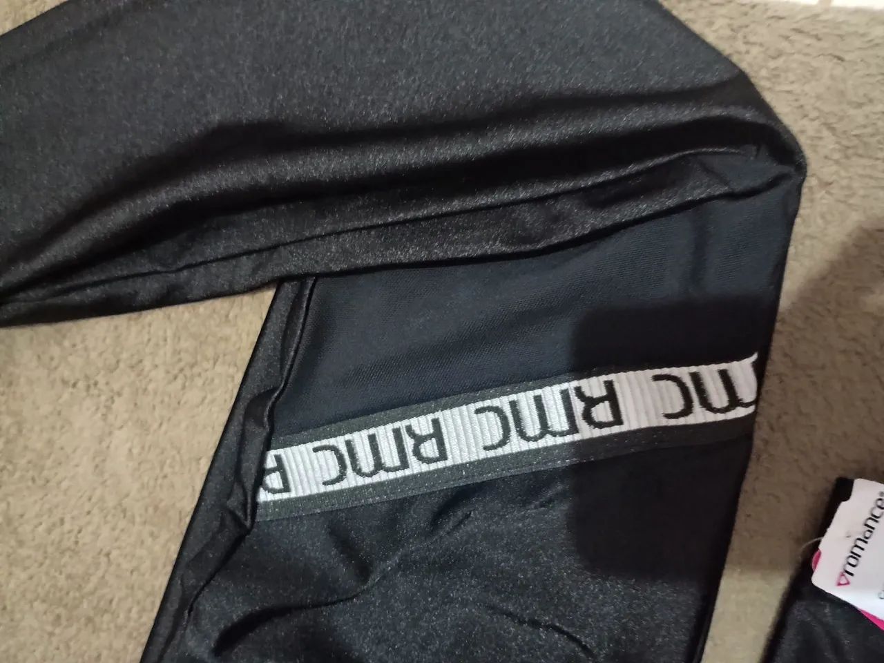 Conjunto de Leggings e Top Fitness Preto RMC - Foto 4