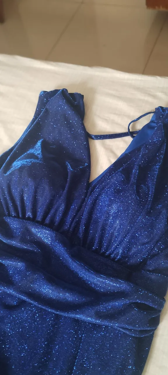 Vestido azul brilhante