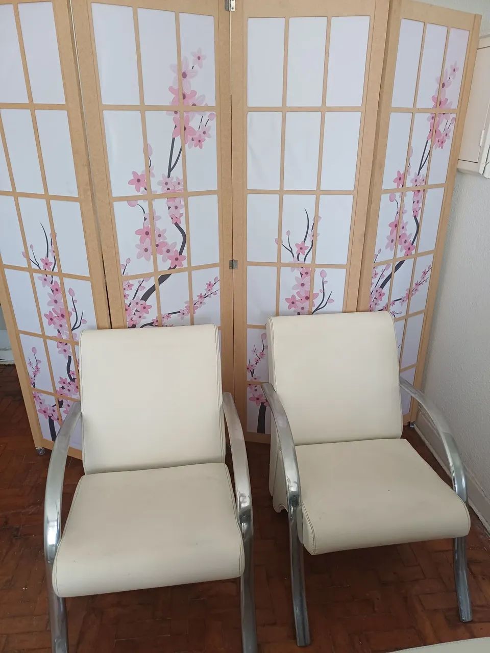 Poltronas Modernas em Couro Sintético - Foto 5