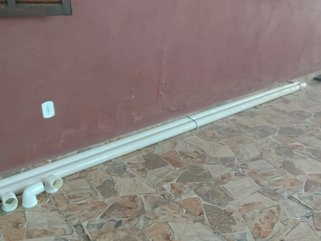 Vendo 2 canos PVC de 75 com 6 joelhos  - Foto 2