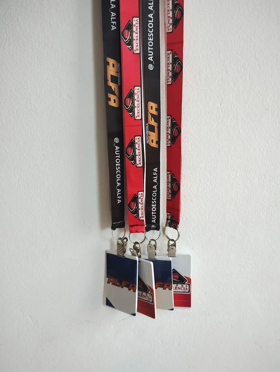 Crachá personalizados com tirantes personalizados  - Foto 3