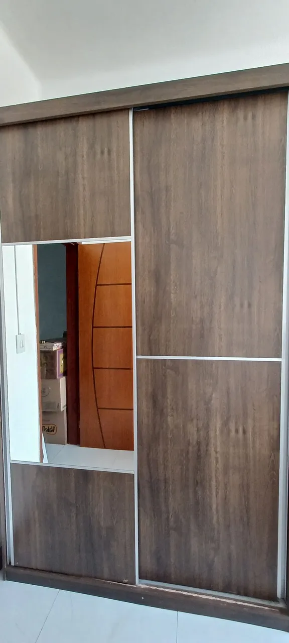 Guarda-Roupa com 2 Portas de Correr e espelho