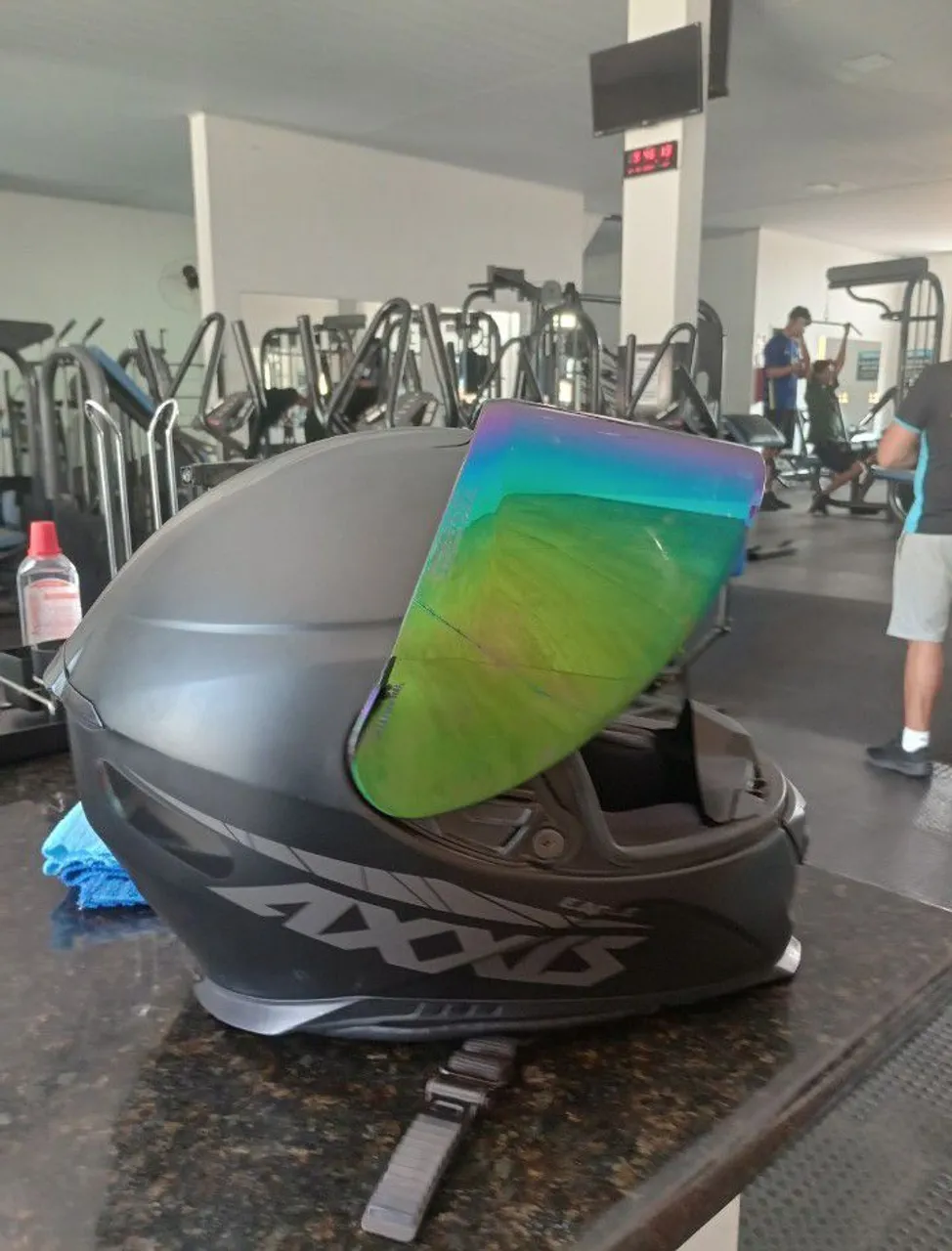 Capacete Axxis com viseira iridescente
