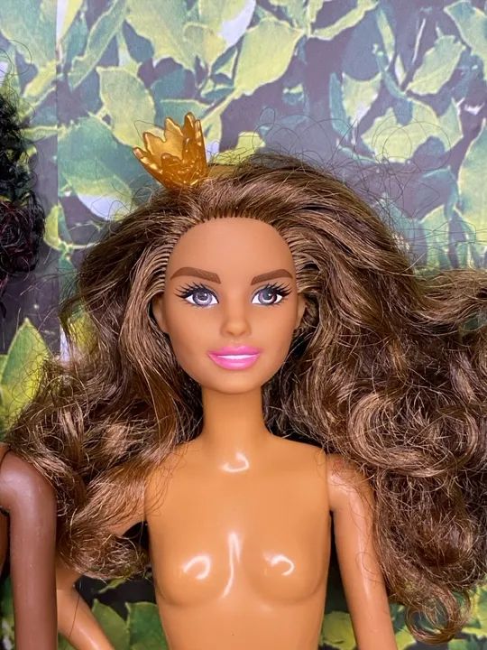 Lote Barbies negra e morena e Ken  - Foto 4