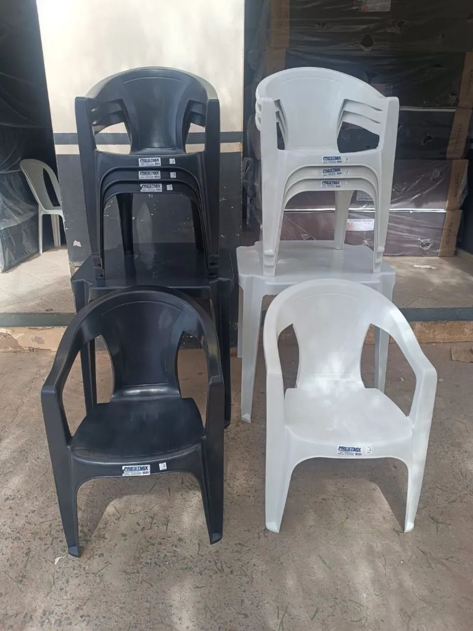 Cadeiras e Mesas novas de plástico .  - Foto 2