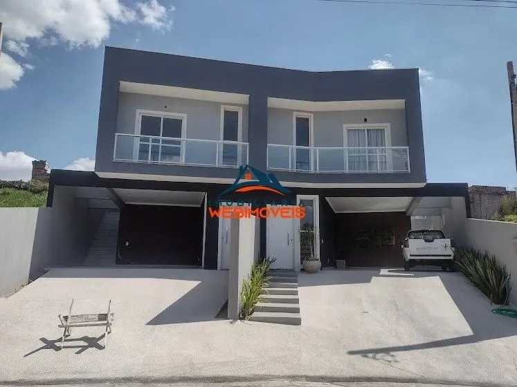 Casa em Condomínio à Venda em Cotia-SP - 3 Quartos, 2 Suítes, 2 Salas, 2 Banheiros, 4 Vaga
