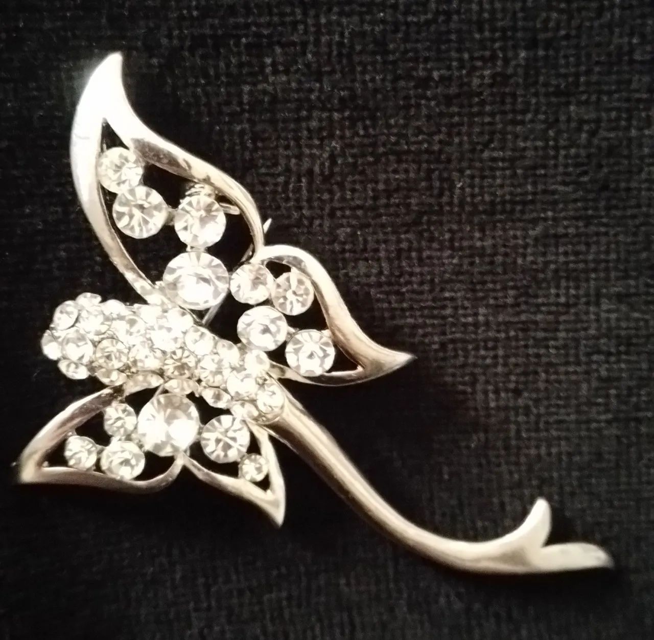 Broche Libélula,  Lindíssimo - todo trabalhado em Strauss.  - Foto 2