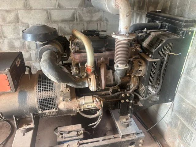 Gerador Trifásico Automático 84 kVA - Foto 5