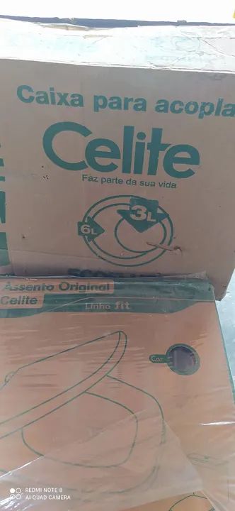 Vaso sanitário com caixa acoplada marca celit fit cor preta novo na caixa incluso assento  - Foto 3