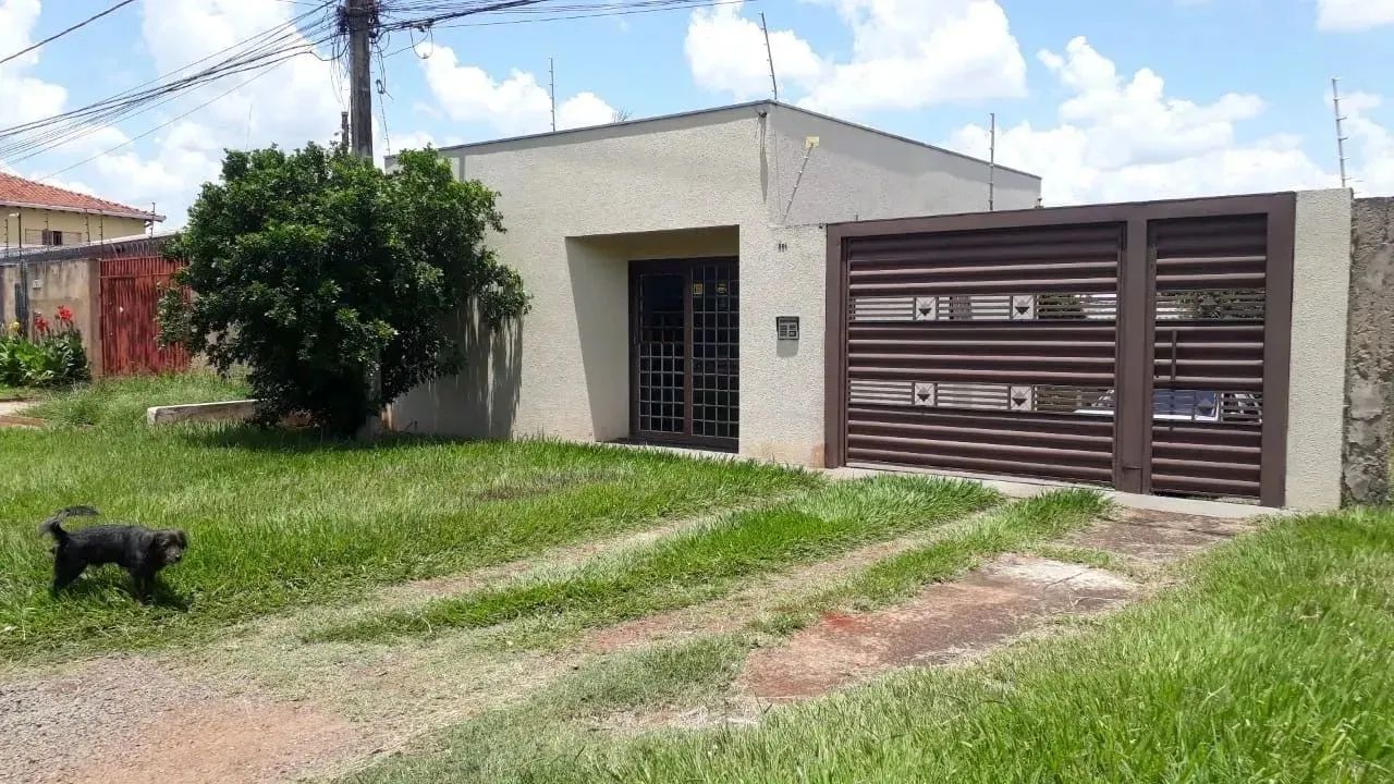 Casa com escritório no Bairro Jd Jacy