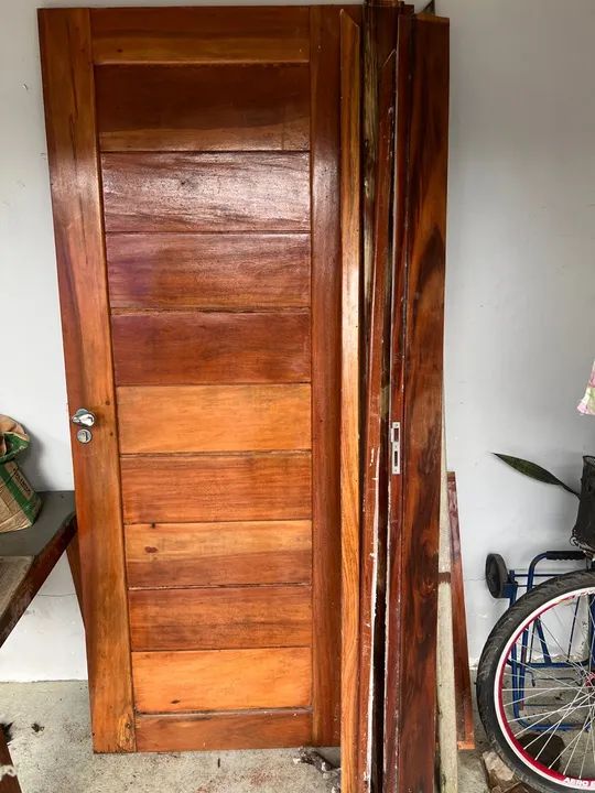 Porta de madeira maciça e portão de ferro - Foto 2