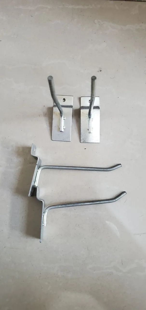 Ganchos de Ferro para Painel + Painéis MDF Canaletados usado  - Foto 2