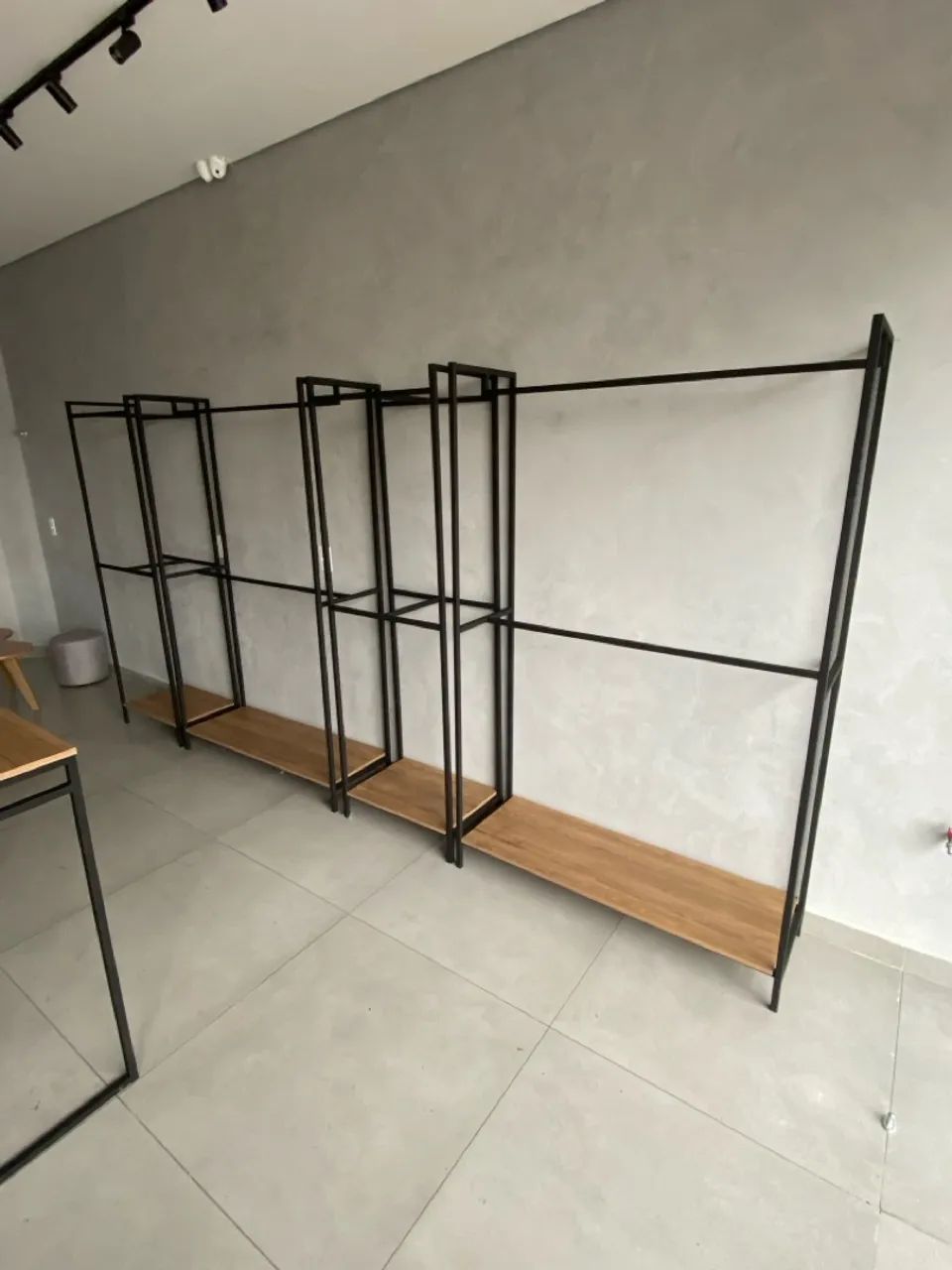 Araras de roupa para loja - Foto 3