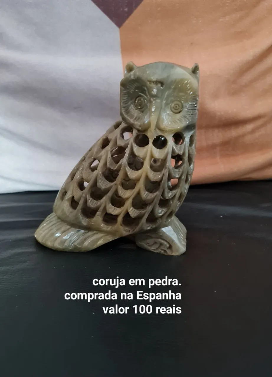 Escultura de coruja em pedra da Espanha