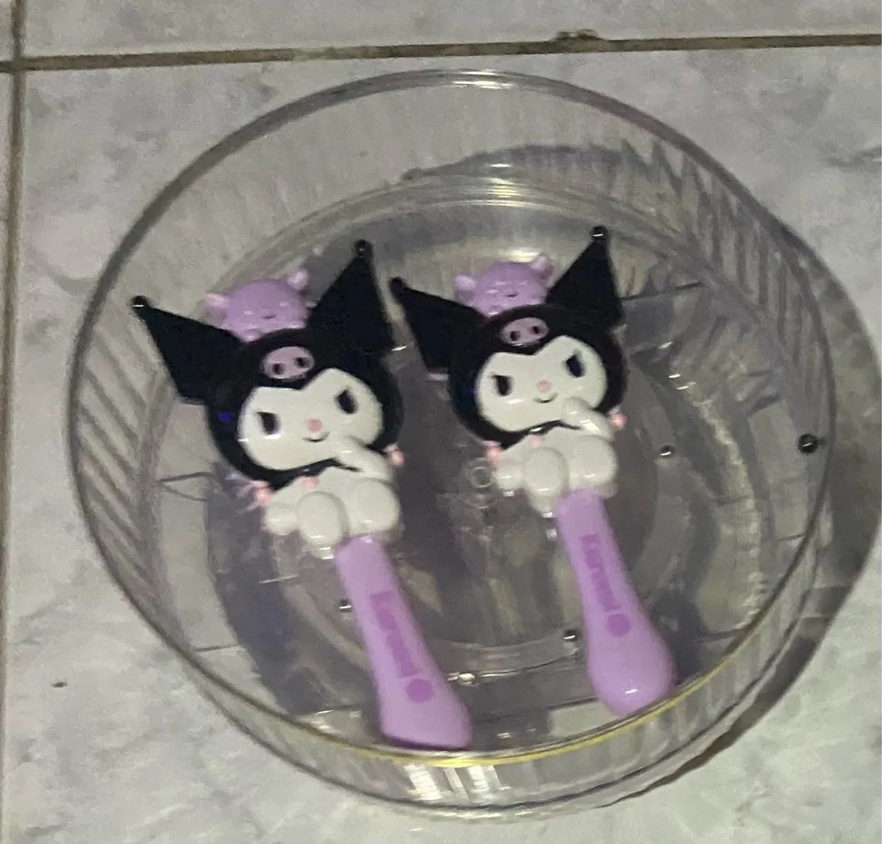 Kit de 1 escova e 1 espelho Kuromi - turma da Hello Kitty 