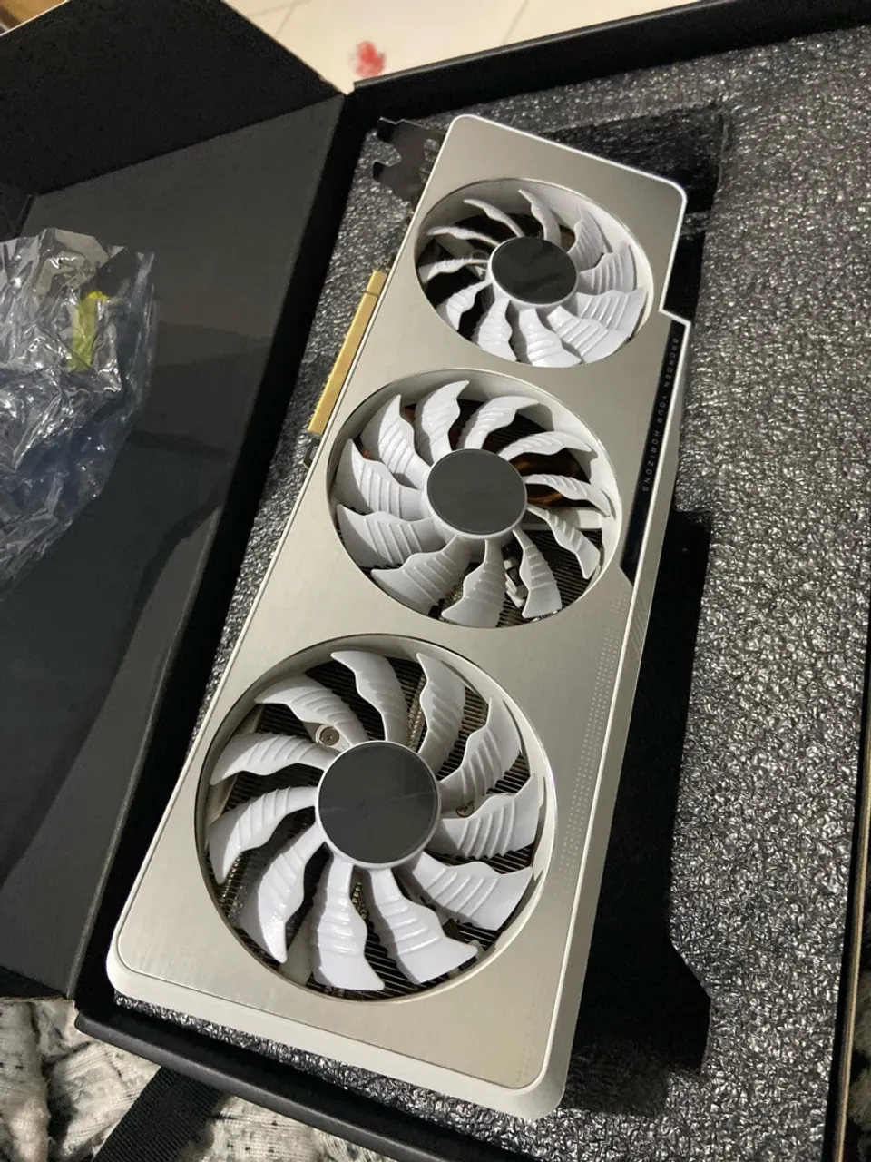 Placa de Vídeo Gigabyte Vision 3080 sem detalhes
