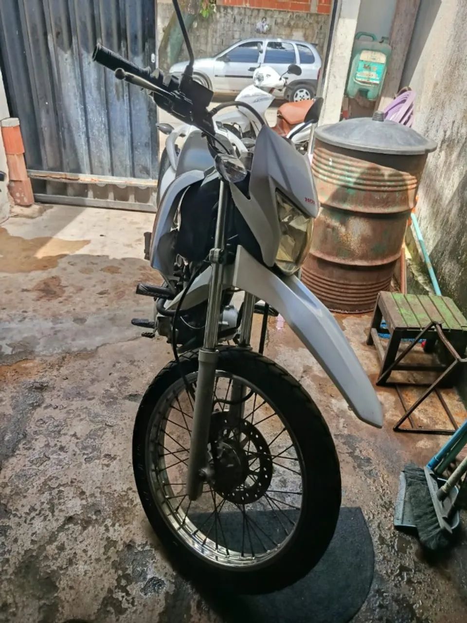 VENDO BROS 150,  ANO 2014  NA COR BRANCA  - Foto 3