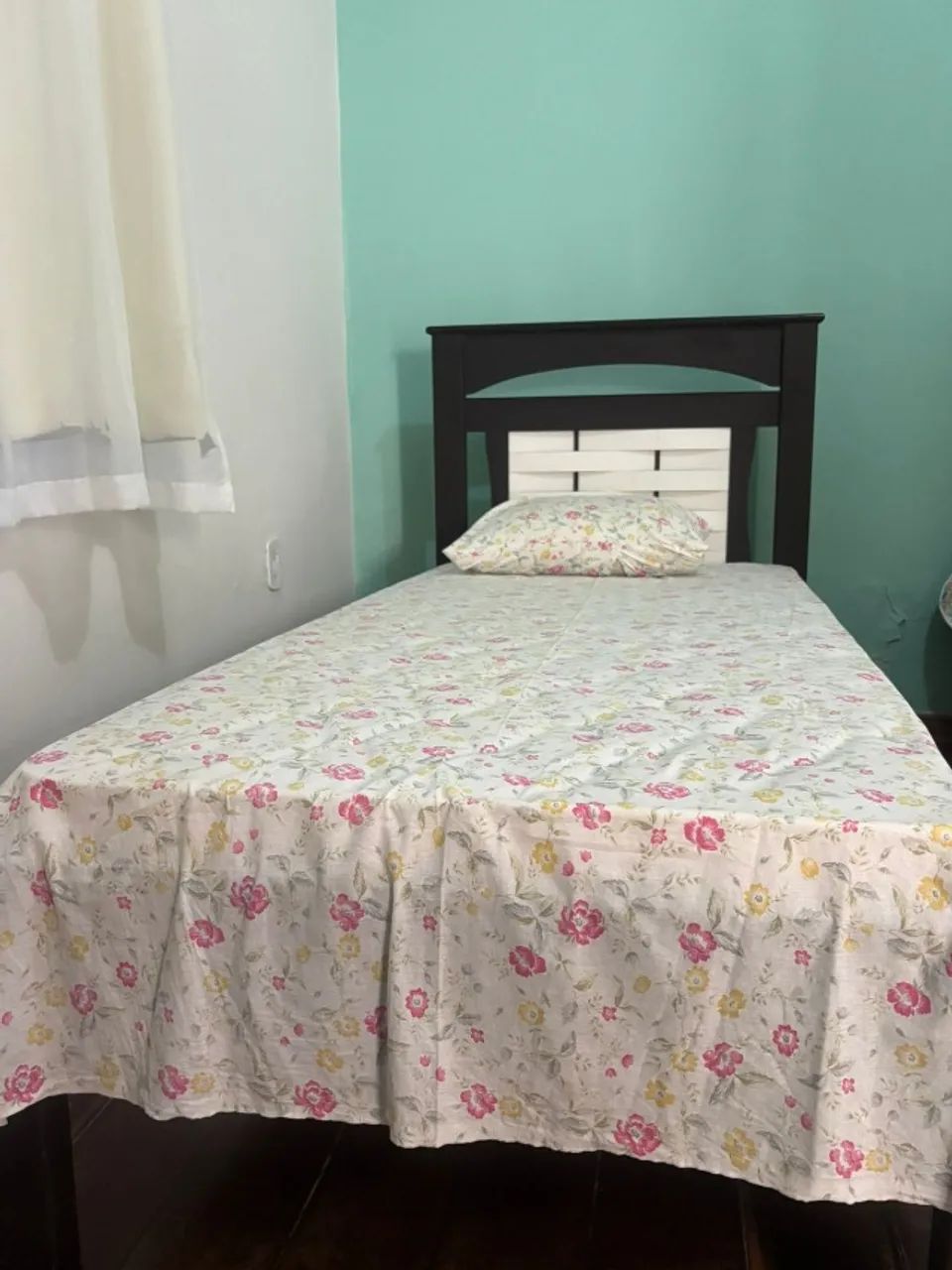 Vendo cama de solteiro madeira maciça e colchão - Foto 5