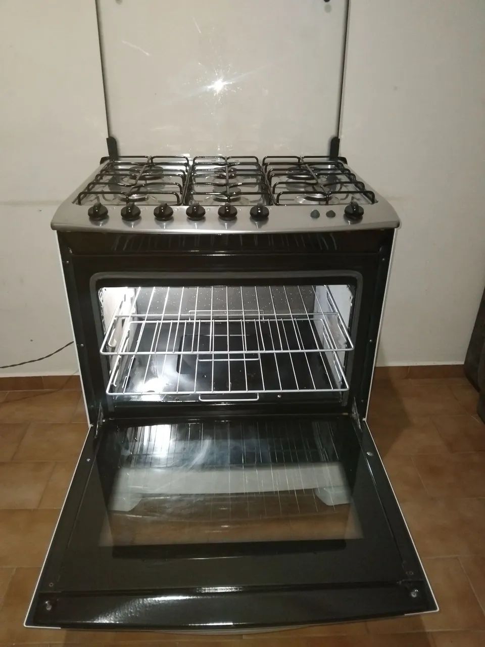 Fogão de 6 bocas da Electrolux automático revisado e limpo funcionando tudo bivolt  - Foto 2